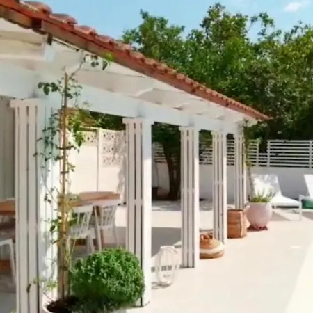 Poppy's Place Luxury Villa Grizata